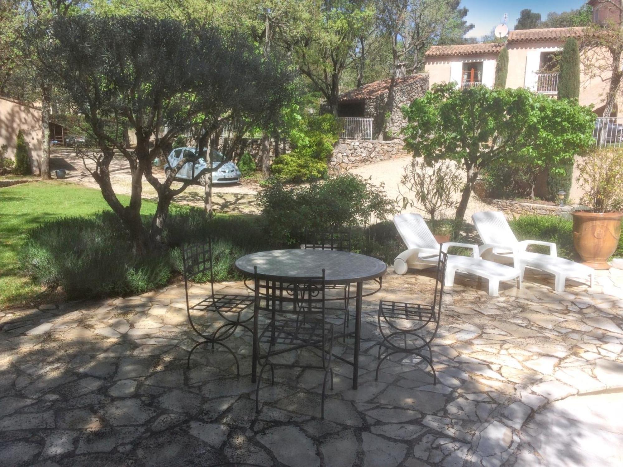 Villa Spacieuse Avec Piscine A Saint Maximin Екстер'єр фото