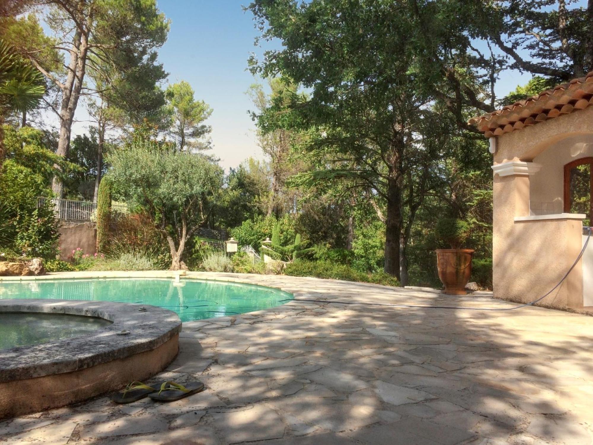 Villa Spacieuse Avec Piscine A Saint Maximin Екстер'єр фото