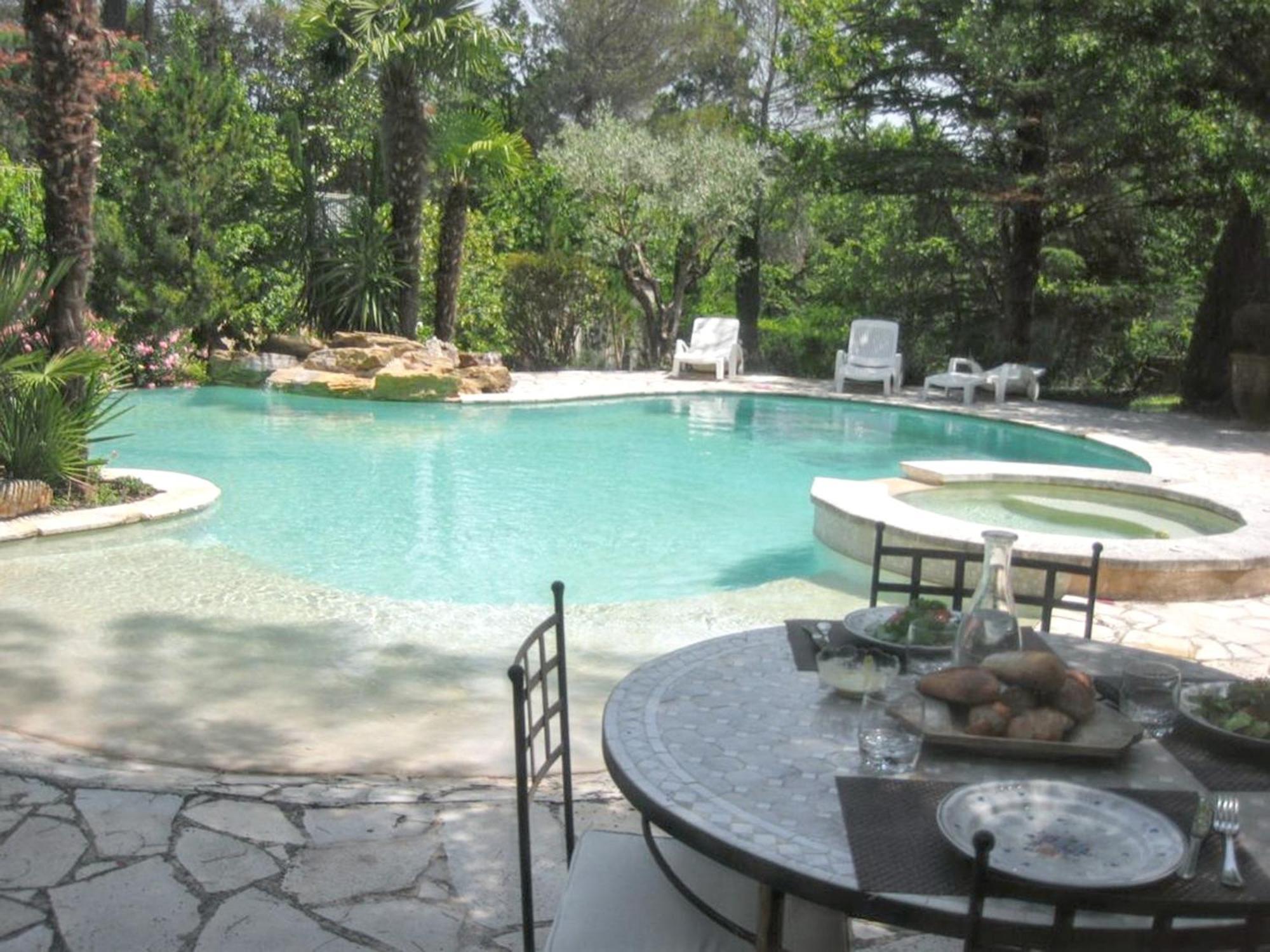 Villa Spacieuse Avec Piscine A Saint Maximin Екстер'єр фото
