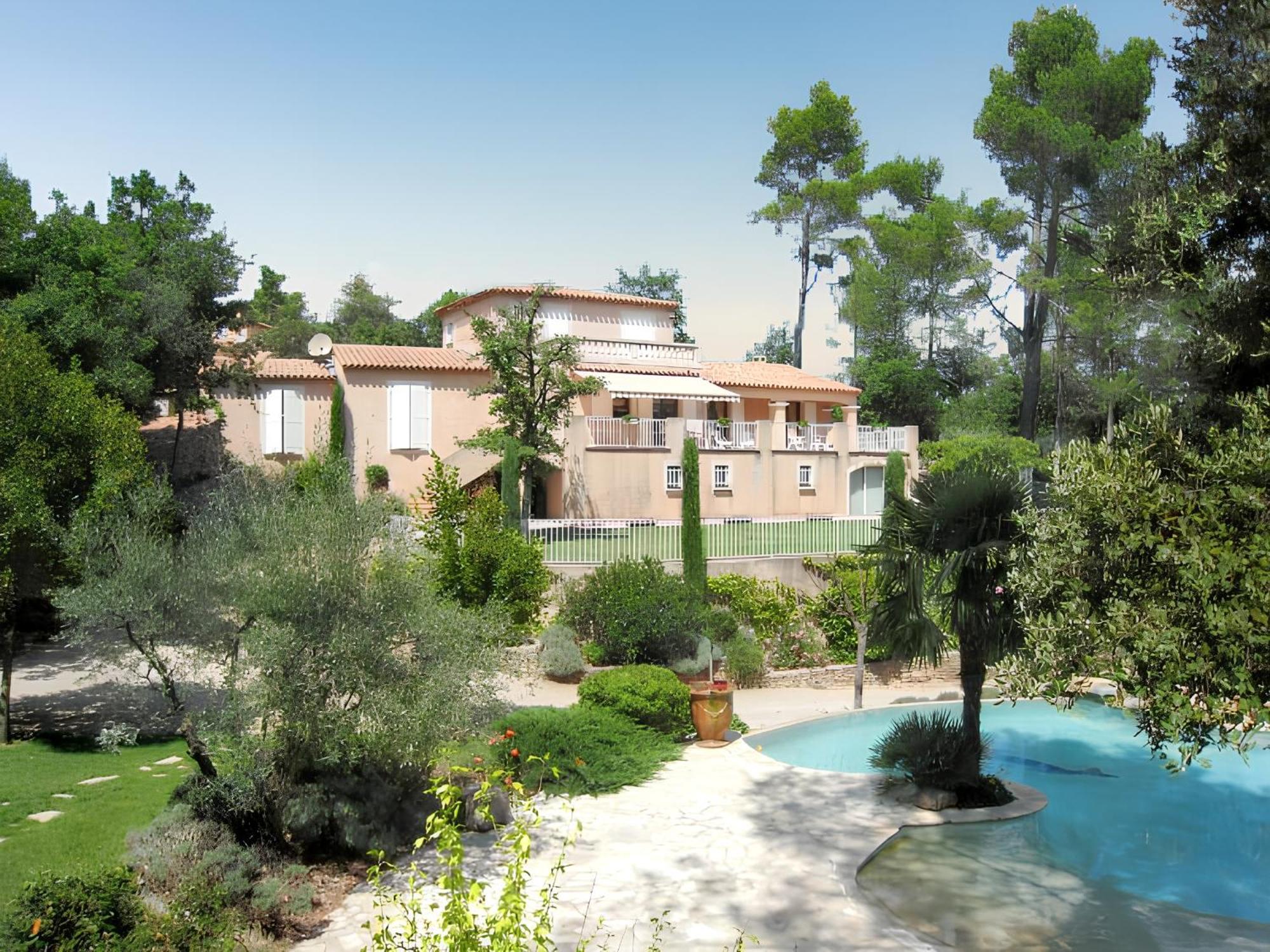 Villa Spacieuse Avec Piscine A Saint Maximin Екстер'єр фото
